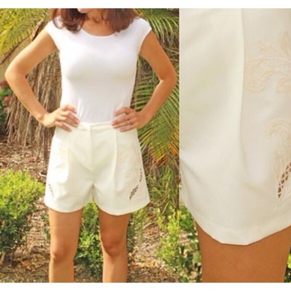 Jealous Tomato Shorts M Medium Ivory W Crochet Lace Trim NEW - Picture 1 of 9